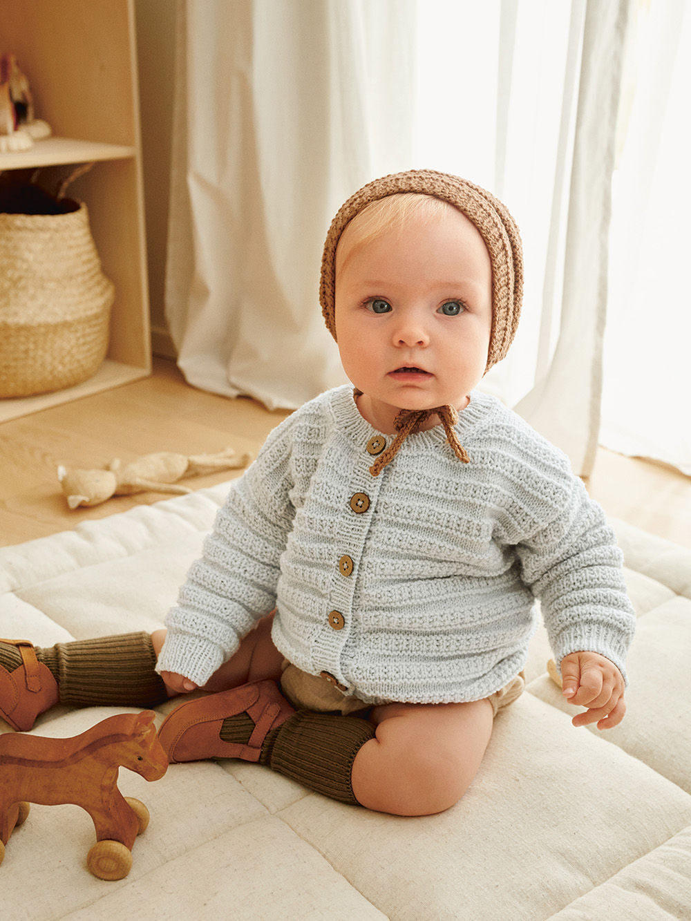 2413 Fillip Cardigan, Pants & Bonnet 4