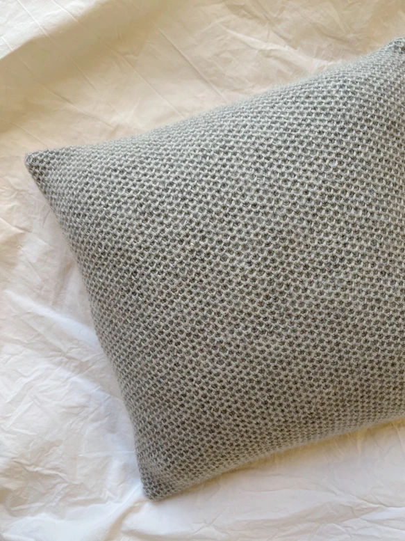 PetiteKnit Honey Pillow