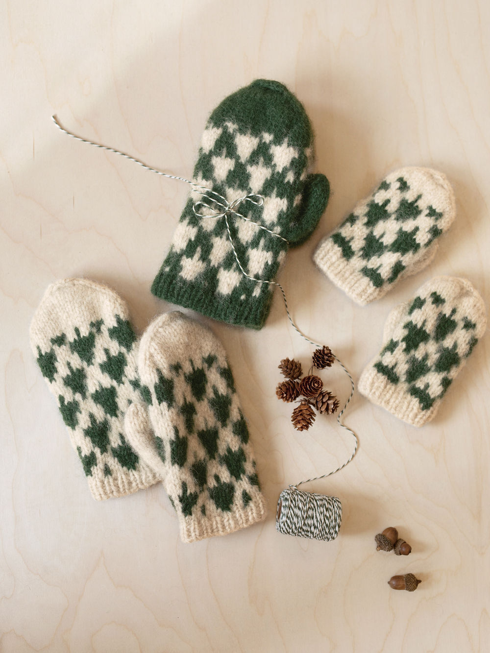 24_5 Christmas Tree Mittens